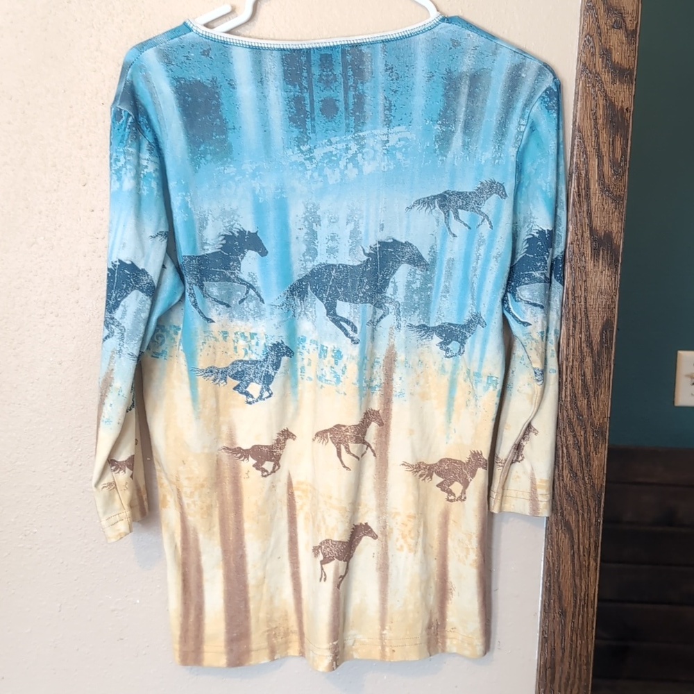 Cactus Bay Horse Graphic Top - Picture 4 of 5